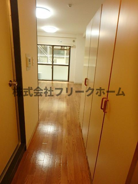 武蔵野市吉祥寺本町２丁目の賃貸マンションの玄関