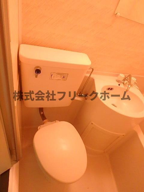 武蔵野市吉祥寺本町２丁目の賃貸マンションのトイレ