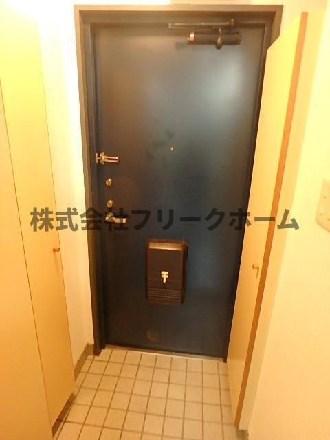 武蔵野市吉祥寺本町２丁目の賃貸マンションの玄関