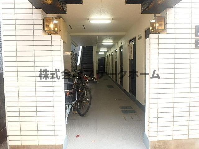武蔵野市吉祥寺本町２丁目の賃貸マンションのロビー