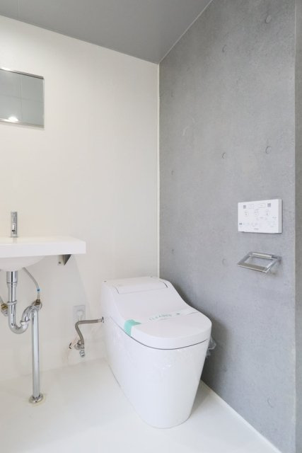 Ｍｏｎ－ｎａｋａ　Ａｐａｒｔｍｅｎｔ　Ｔｅｒｒａｃｅのトイレ