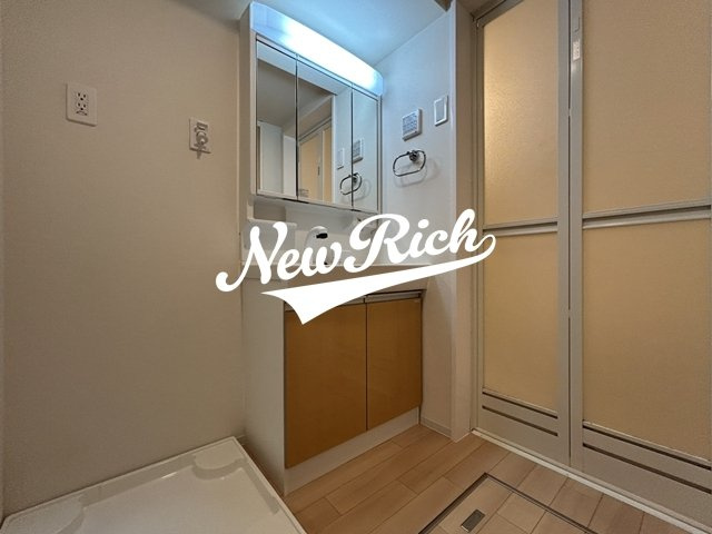 前橋市駒形町のアパートの独立洗面台