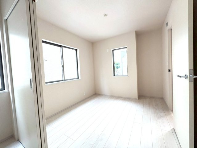 静岡市駿河区下川原五丁目10期　全５棟の洋室|リビング続きの洋室は様々な活用ができます。