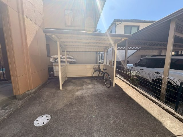 メゾンアイリスの駐車場