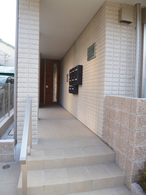 北区東十条１丁目の賃貸マンションのエントランス