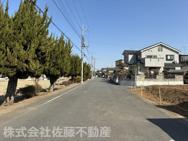 『鴻巣駅』東口27分・約64坪。北西・北東角の整形地			の前面道路含む現地写真