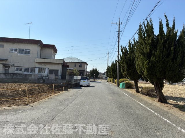 『鴻巣駅』東口27分・約64坪。北西・北東角の整形地			の前面道路含む現地写真