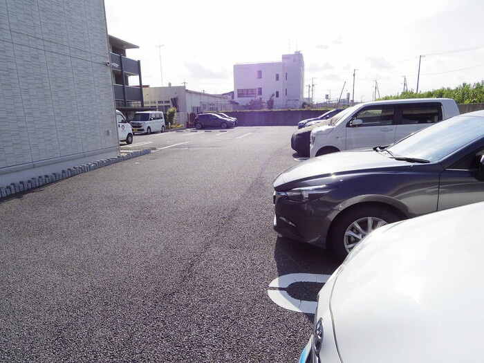 トルビヨンの駐車場