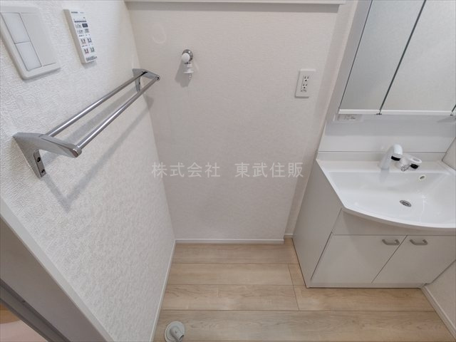 【独立洗面台】 | 新座市畑中第２８　全９棟　4号棟 | 朝の支度にも助かる、独立の洗髪洗面化粧台