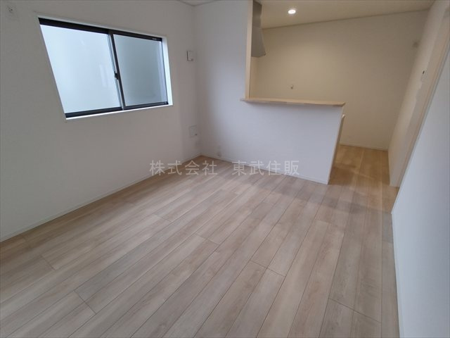 【ダイニング】 | 新座市畑中第２８　全９棟　4号棟 | 食卓を囲むダイニング