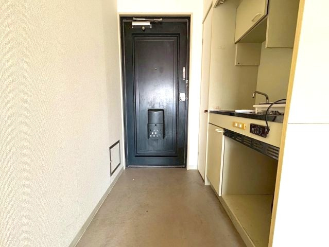 エスティライフ富田林の玄関