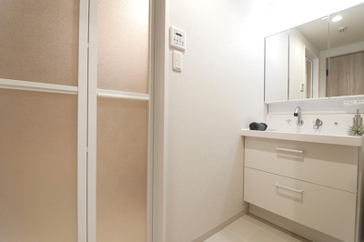 【独立洗面台】 | ダイアパレス順慶町 | 三面鏡付き洗面化粧台新調いたしました♪