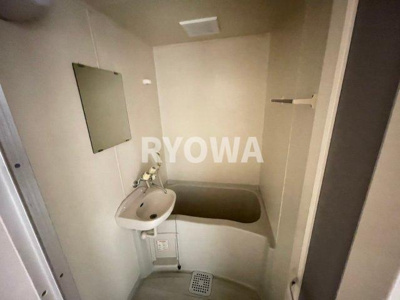 【シャワールーム】 | 谷中4丁目賃貸住宅 | 掲載の写真は退去前の写真となります。