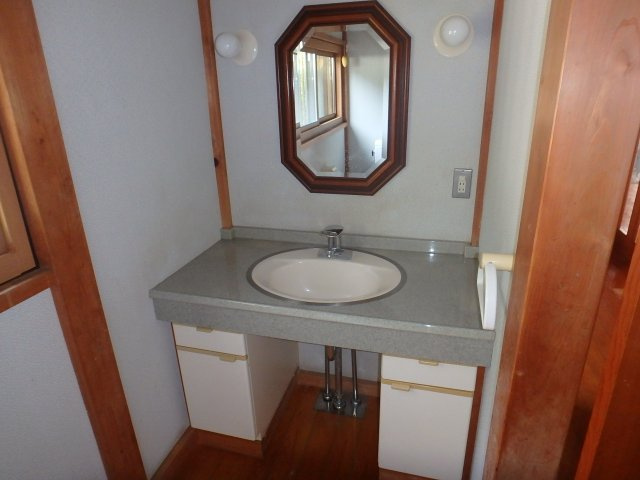 K0185H　河津町峰中古住宅のトイレ