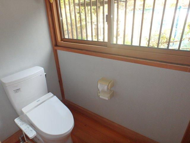 K0185H　河津町峰中古住宅のトイレ