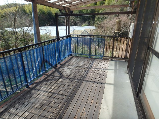 K0185H　河津町峰中古住宅のバルコニー