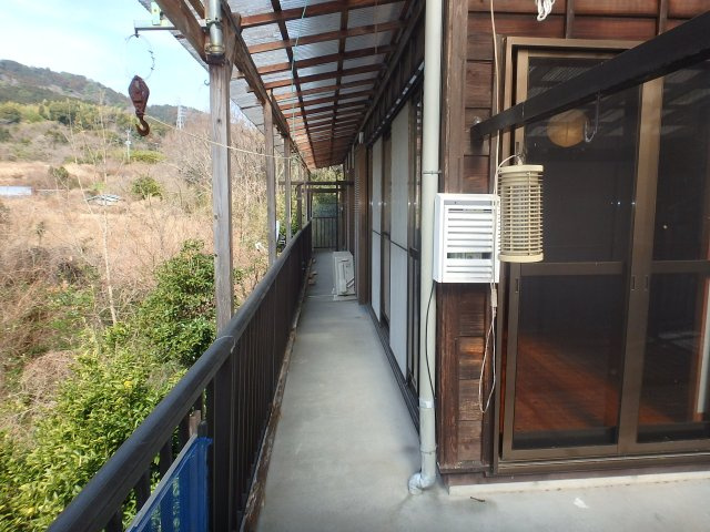 K0185H　河津町峰中古住宅のバルコニー