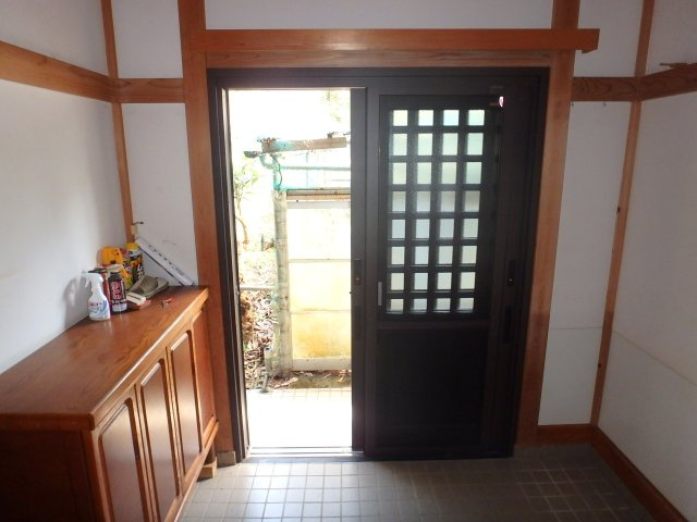 K0185H　河津町峰中古住宅の玄関
