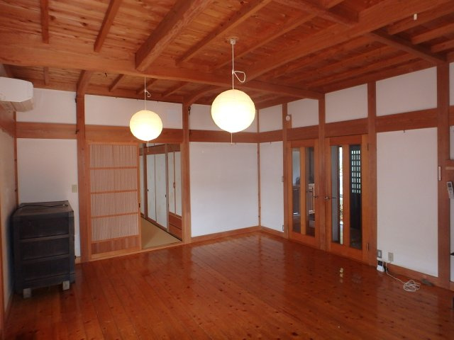 K0185H　河津町峰中古住宅の洋室