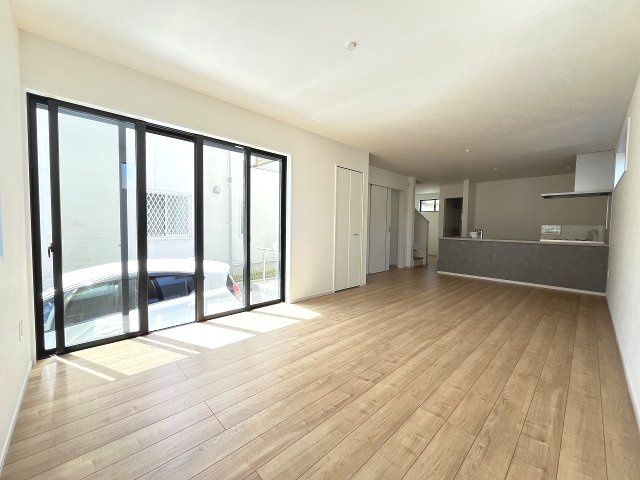 【居間・リビング】 | 福岡市東区香椎駅東1丁目4期　1号棟（全1棟）【仲介手数料無料・0円】 | 施工例。施工例は完成時と異なる場合があります。