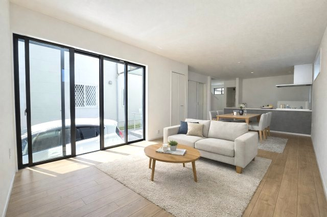 【居間・リビング】 | 福岡市東区香椎駅東1丁目4期　1号棟（全1棟）【仲介手数料無料・0円】 | 施工例。リビングです。施工例は完成時と異なる場合があります。