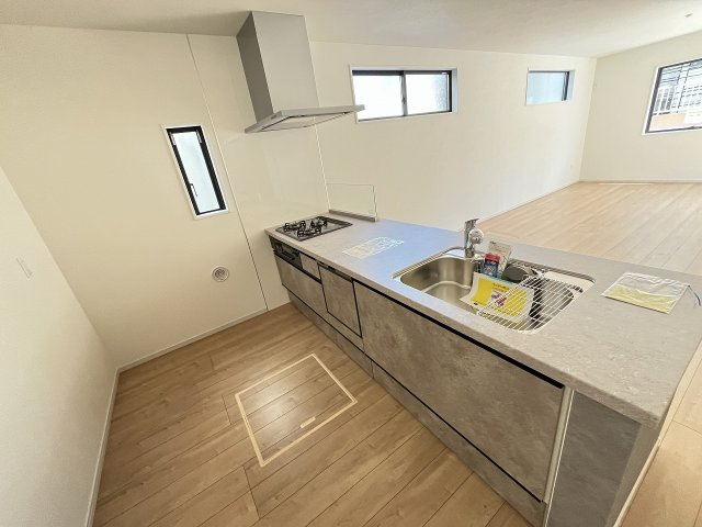 【キッチン】 | 福岡市東区香椎駅東1丁目4期　1号棟（全1棟）【仲介手数料無料・0円】 | 施工例。施工例は完成時と異なる場合があります。