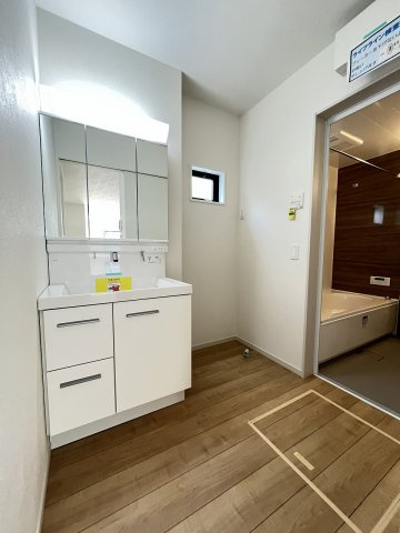 【洗面所】 | 福岡市東区香椎駅東1丁目4期　1号棟（全1棟）【仲介手数料無料・0円】 | 施工例。施工例は完成時と異なる場合があります。