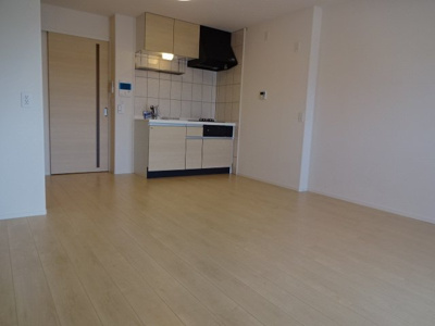 【居間・リビング】 | エトワール・ド・ヒサノ | ◆不動産すまラボの新プラン◆入居時の費用負担が0円で入居可能♪お気軽にお尋ねください♪