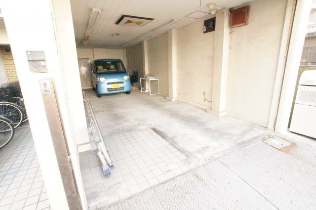 ロイヤル阿倍野の駐車場