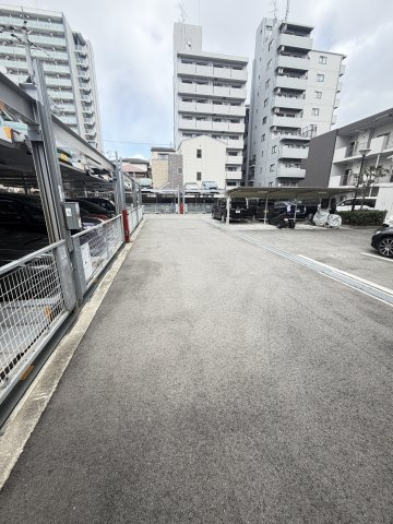 エステムコート国香通の駐車場
