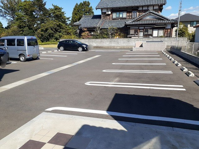 メゾン　ド　トパーズの駐車場