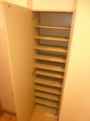 【玄関】 | RADIANT IWAIDA | ゆったりとした玄関です