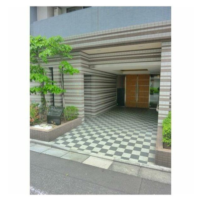 【エントランス】 | RADIANT IWAIDA | 清潔なエントランスです