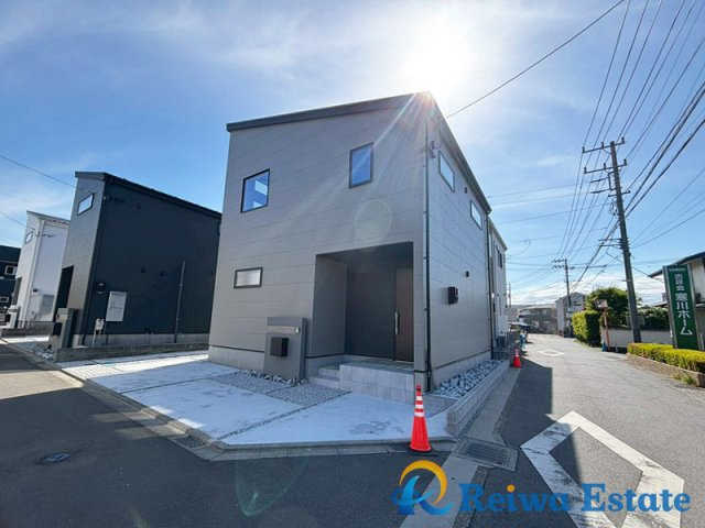 新築戸建　高座郡寒川町小谷1丁目の外観|角地のため開放感良好◎生活のしやすいアプローチ、閑静な住宅地に佇む邸宅です♪