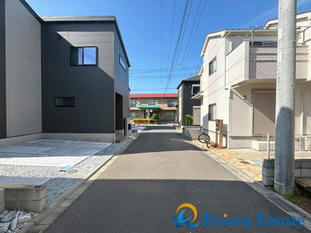 新築戸建　高座郡寒川町小谷1丁目の前面道路含む現地写真