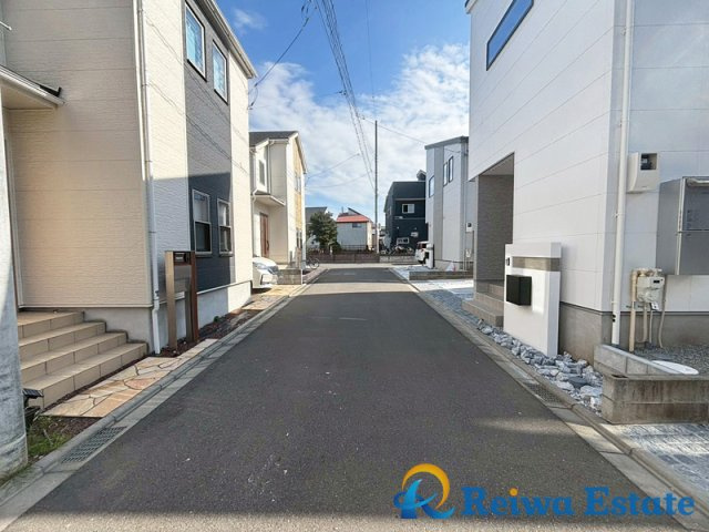 新築戸建　高座郡寒川町小谷1丁目の前面道路含む現地写真