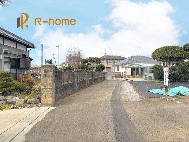 つくばみらい市小絹第4　新築戸建て　1号棟の前面道路含む現地写真|『今から見たい！』大歓迎です♪
お気軽にＲ－ｈomeまでお問い合わせください。