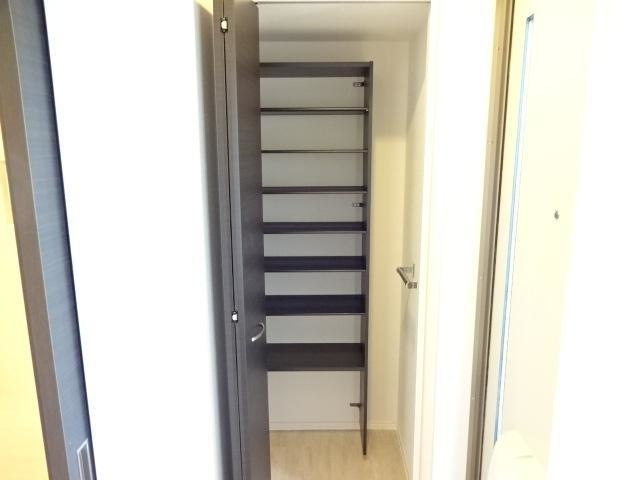 ユニヴァリィ・ラメールの玄関|下駄箱