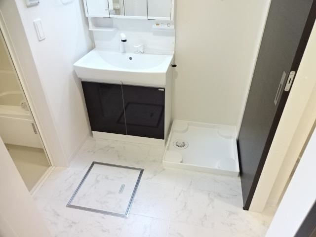 ユニヴァリィ・ラメールの独立洗面台|洗面