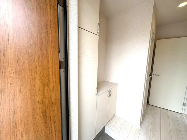 静岡市駿河区下川原五丁目10期　全５棟の収納|玄関にはシューズボックスが完備されており、ご家族みんなのお靴や小物をしっかり収納できます。