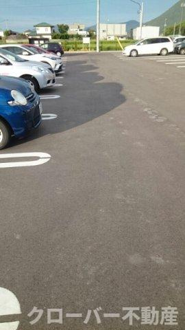 ルーベル柞原　Ⅱの駐車場