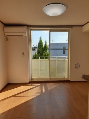 【居間・リビング】 | イーストキャッスル | ゆったりとした居間です