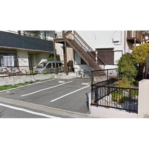 メゾン彩の駐車場
