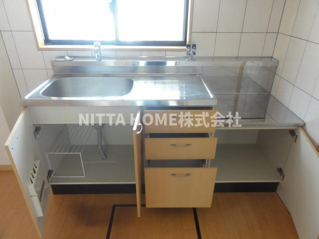 ハイツエスポアのキッチン|キッチン収納もたっぷりついています◇