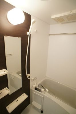 リブリ・中浦和の浴室