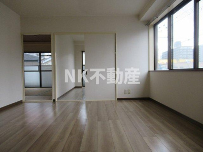 【居間・リビング】 | グローリア八戸ノ里（八戸ノ里賃貸） | ゆったりとしたリビングです