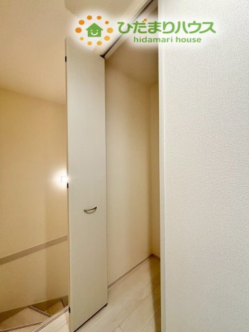 深谷市田所町　第3　新築一戸建て　リーブルガーデン　02の収納|使い勝手の良い収納スペースは、日用品や衣類をすっきり整理しやすい点が魅力です。生活動線に沿った配置で、片付けが自然と続けやすい環境が整っています！