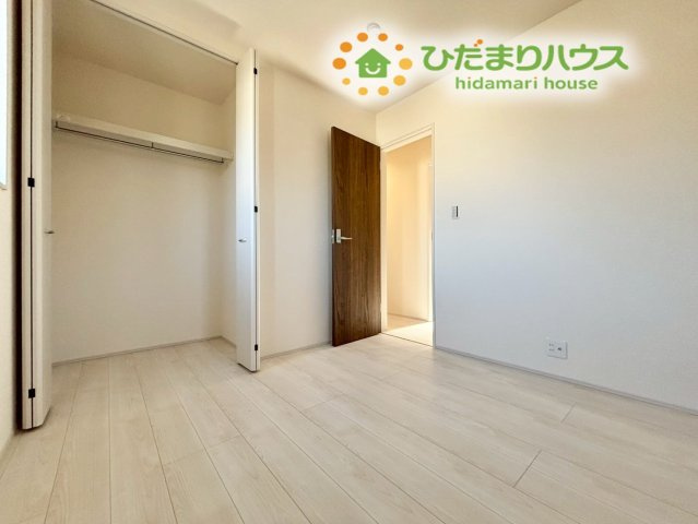 深谷市田所町　第3　新築一戸建て　リーブルガーデン　02の洋室|クローゼットがあるので、お部屋の空間を広く使うことができます！家具のレイアウトがしやすく、日々の暮らしにゆとりをもたらしてくれます♪