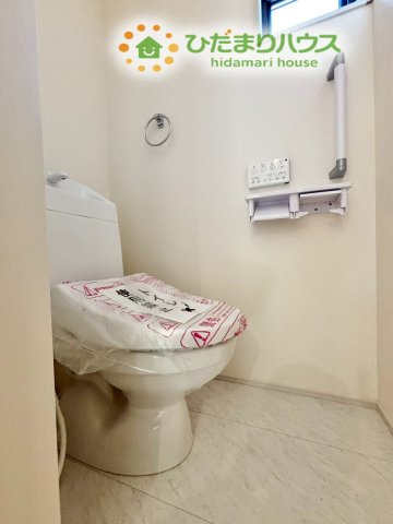 深谷市田所町　第3　新築一戸建て　リーブルガーデン　02のトイレ|トイレは1F、2F共に完備！取り合いになることがありませんね(^^)/落ち着いた雰囲気が広がり、家族みんなが気持ちよく過ごせる空間です！