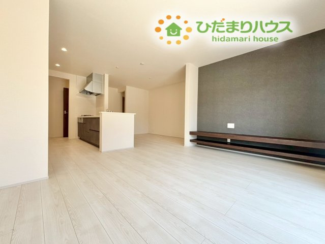 深谷市田所町　第3　新築一戸建て　リーブルガーデン　02の居間・リビング|日当たり、風通しが良く、自然とリビングに集まりたくなるような空間です(*^-^*)家具の配置がしやすい形で、毎日の時間がより豊かになります♪